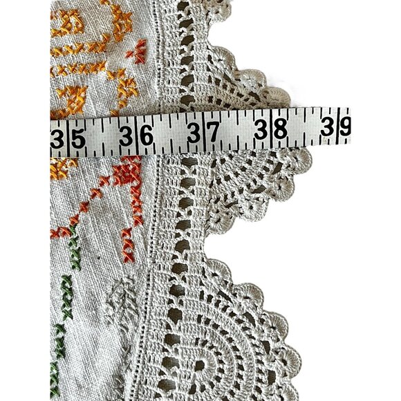 Round Embroidered Tablecloth Cross-Stitch Crocheted Scalloped Edges 38.5 Dia VTG - Picture 6 of 10